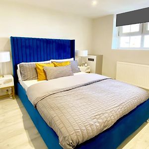 Perfect Central Location- 5 Minutes From Tower Bridge ! 8 Minutes Walk From Tube